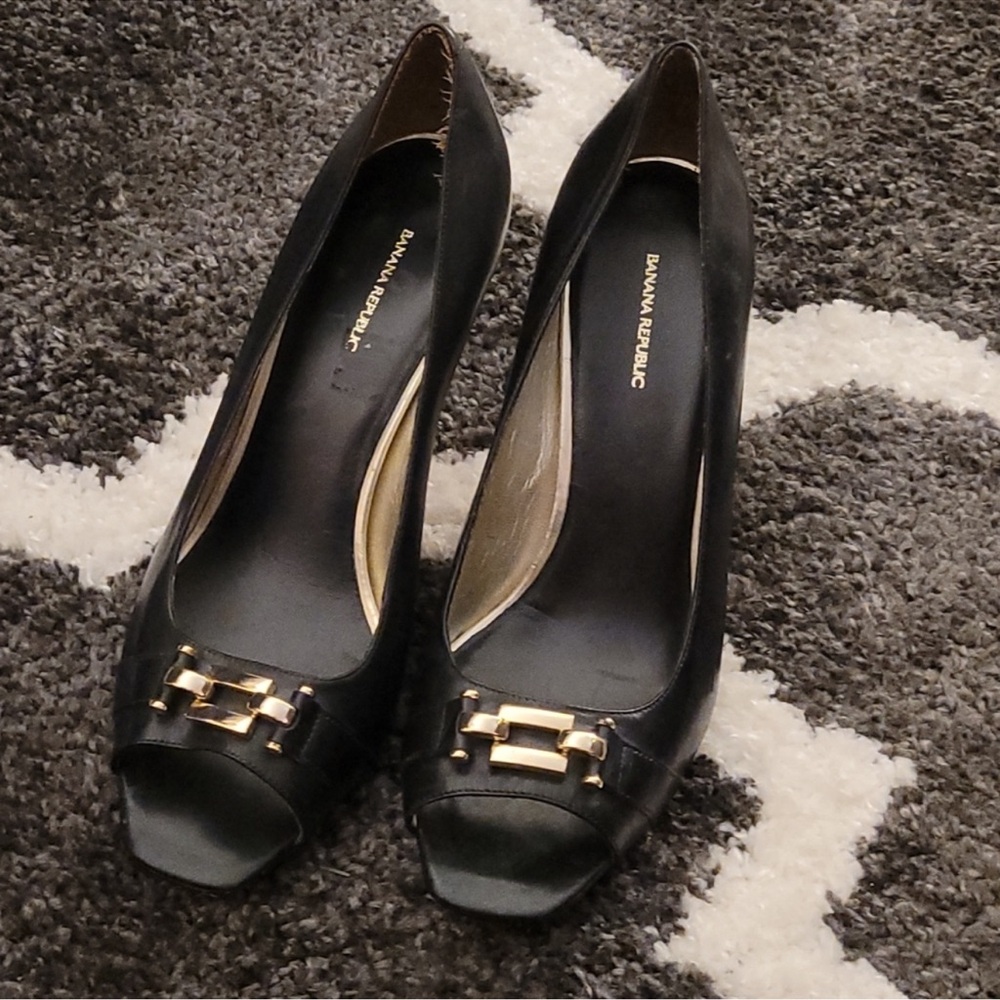 Banana Republic sz 10 leather sole black peep toe shoes heels